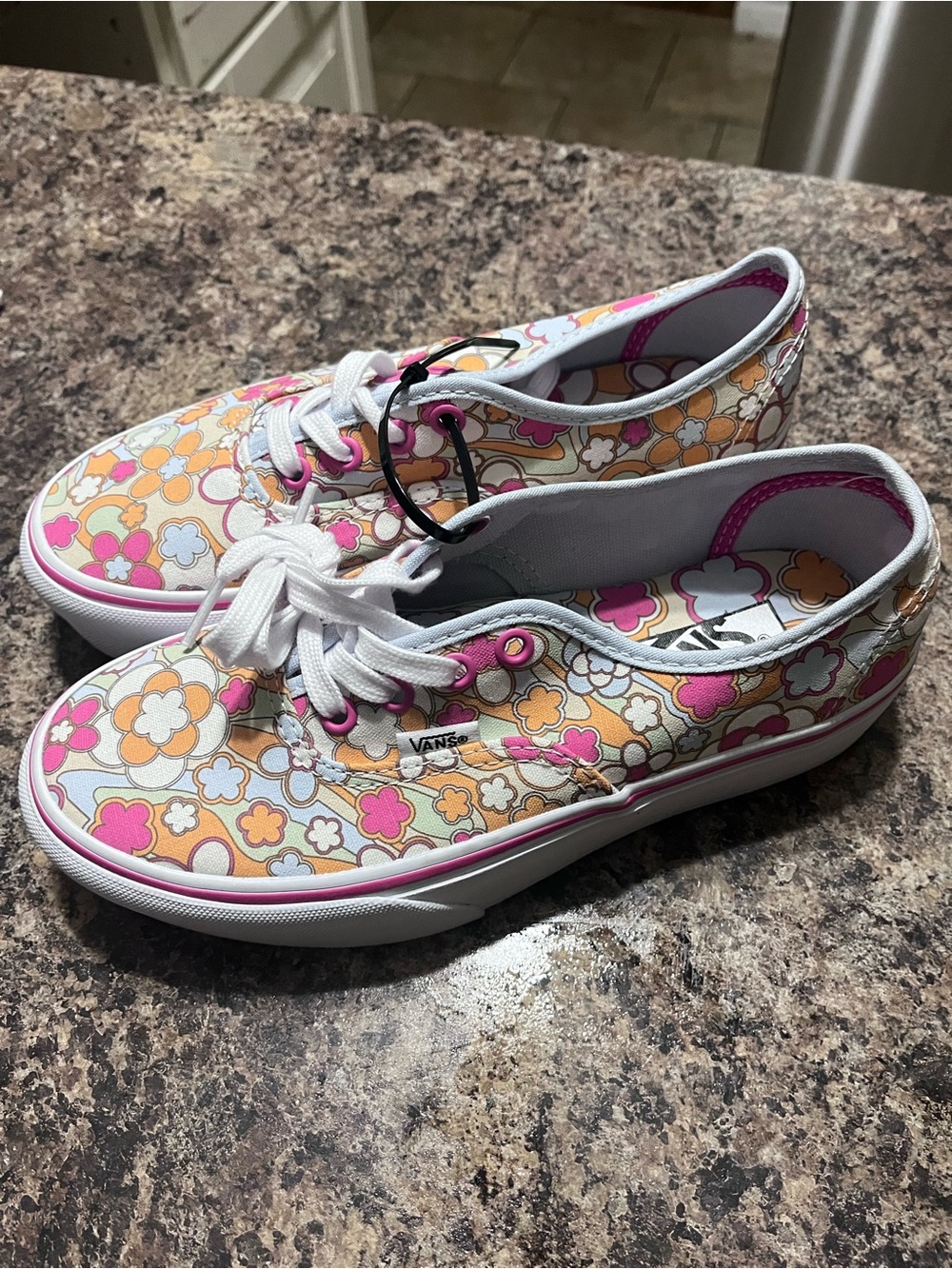 Vans Floral Low-Top Sneakers in Pink, Orange, Cream, Light Blue - Picture 2 of 7